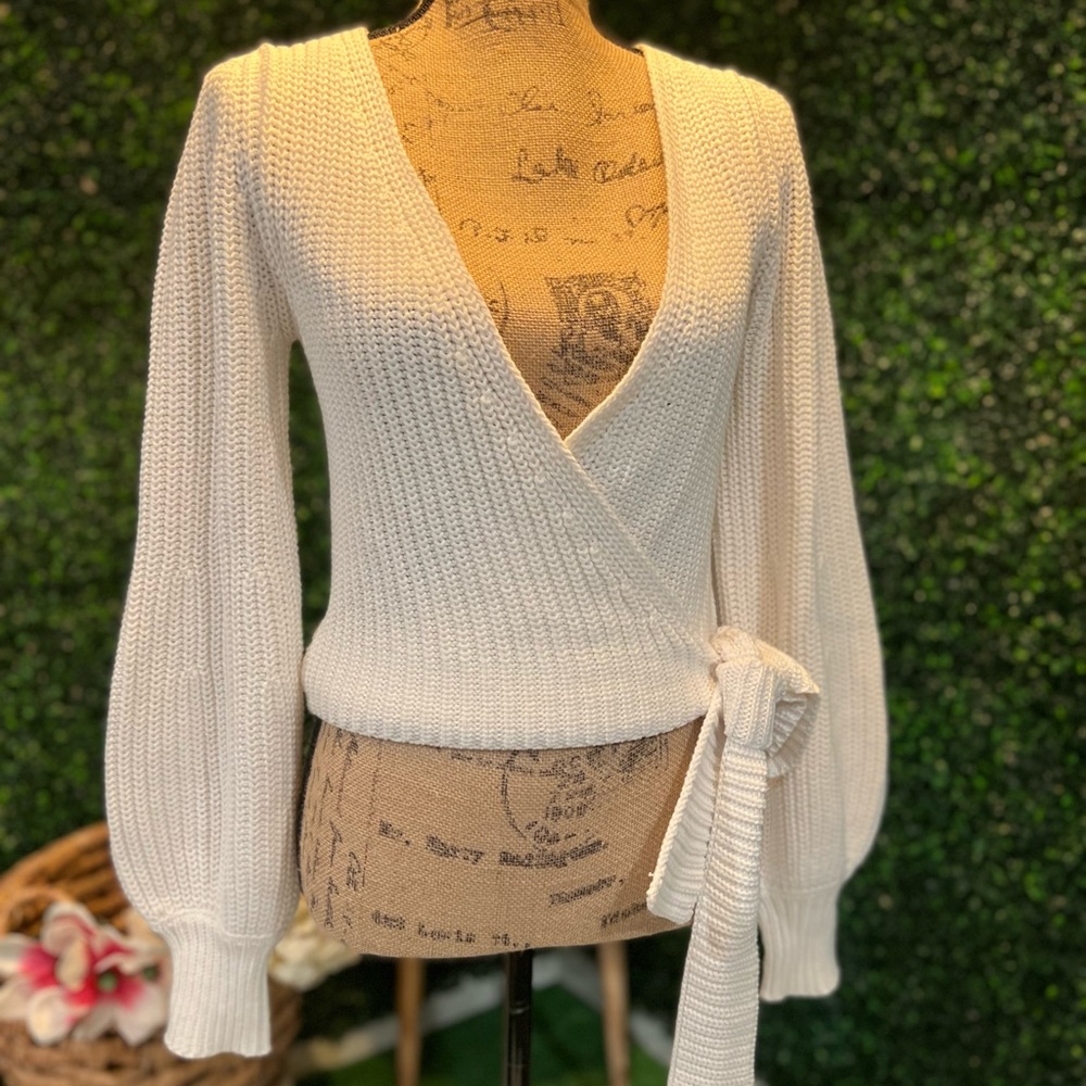 “Forever 21” Cream Bell shaped sleeves, wraparound sweater, size Small